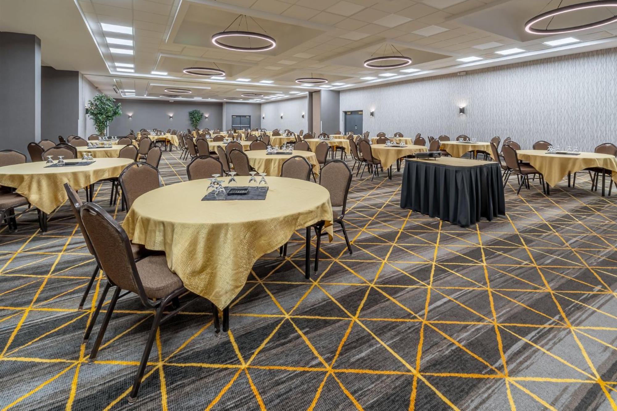 Holiday Inn & Suites Wausau-Rothschild By Ihg Esterno foto
